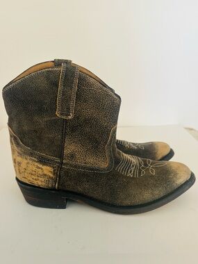Miz Mooz Dark Gray Distressed Ankle Cowboy Boots 9